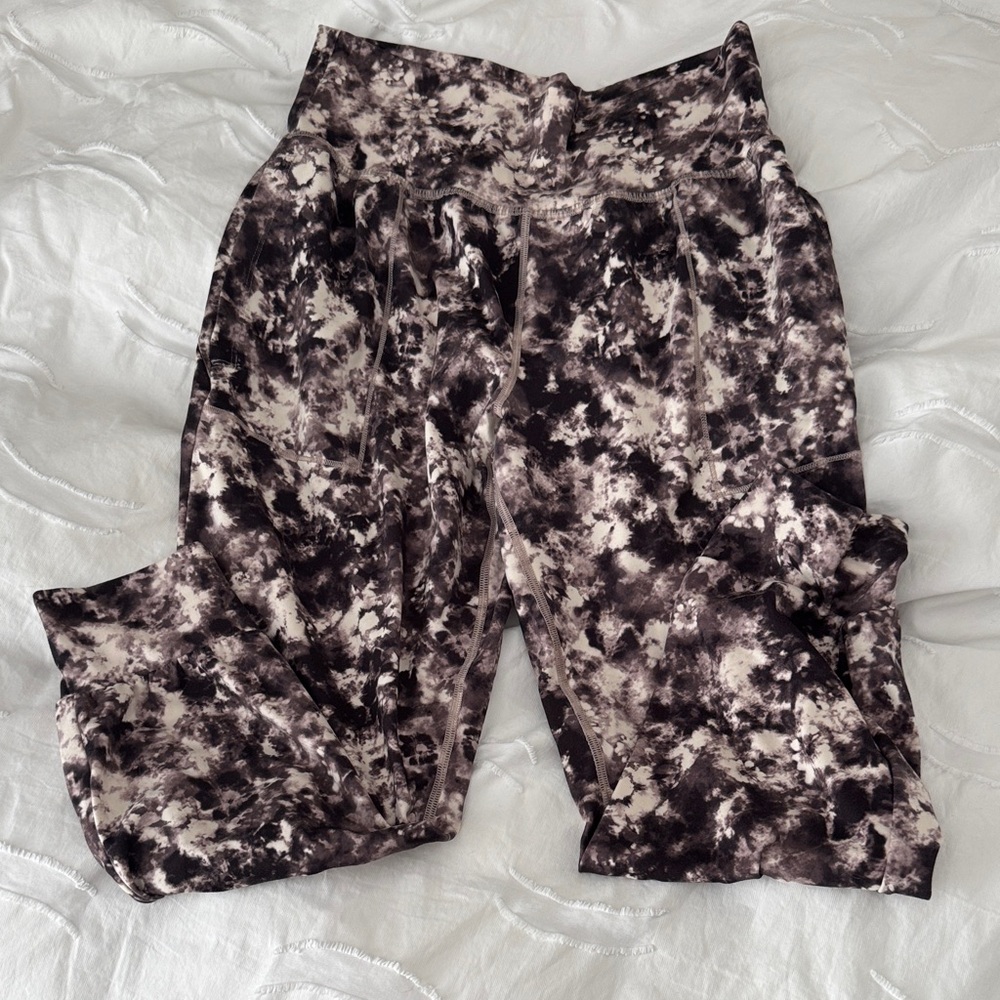 Athleta salutation high rise jogger in brown white tie dye